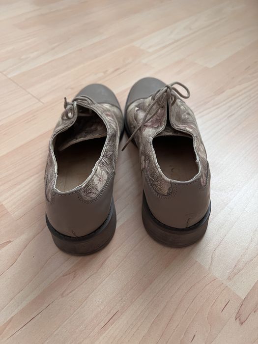 Pantofi de piele Prego cu model floral si snur