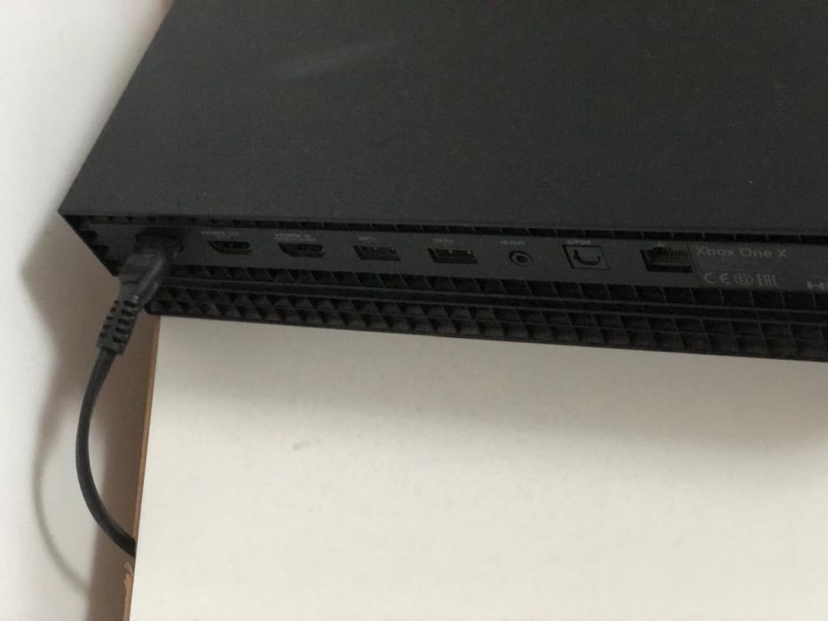 Xbox one x 1 tb 2 джойстика