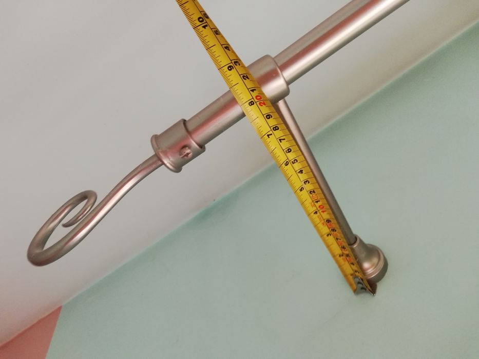 Vând galerie metalică, cu diametrul de 19 mm, 136 cm lungimea barei