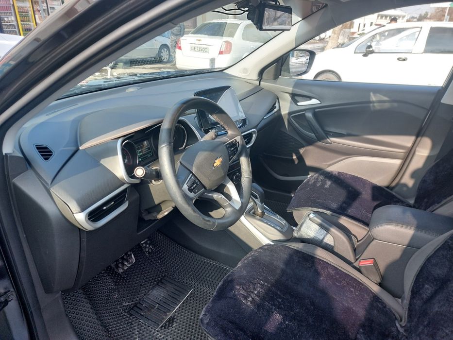 Продаю срочно трекер Лс. Своя. В отличном состоянии