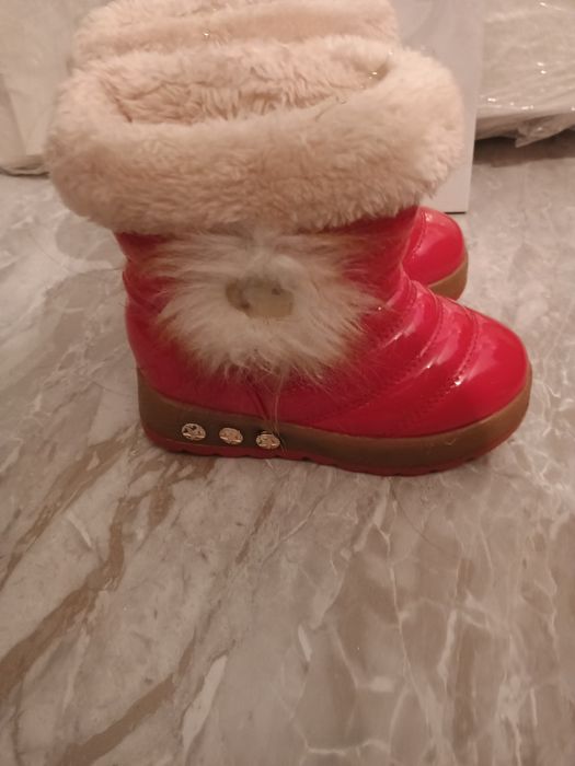 продаю детскую обувь