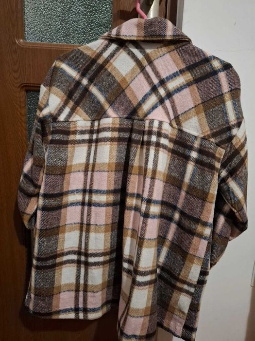 Geaca Cocodrillo stil camasa foarte interesanta si usor de remarcat