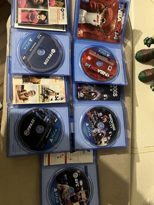 ПС4 slim (два геймпада, 5 дисков)