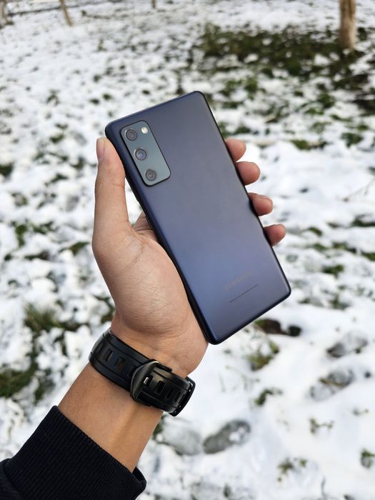 Samsung Galaxy S20 Fe 5G. Hotira 6/128 GB. Garantya bor Holati zo'r