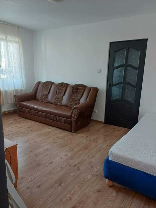 Închiriez apartament