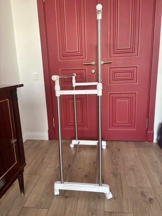 Виестительная вешалка для одежды