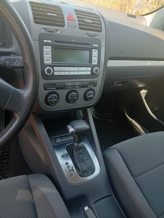 Vând Volkswagen Golf 5