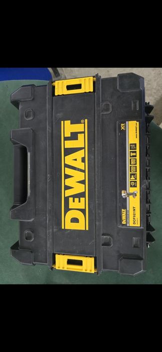 Dewalt гайкаверт