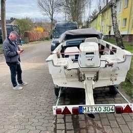 Barca cu motor și peridoc 4.30m L 1,5m lățime , motor 55 cai 2T funcțional ,acte Germania , neînscrisă încă .