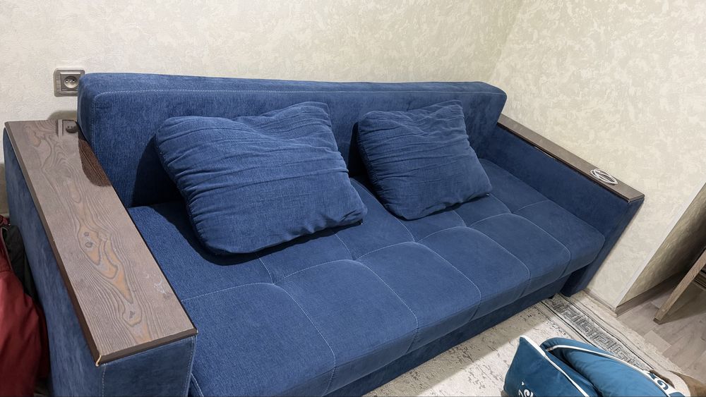 Продается диван в хорошем состояний