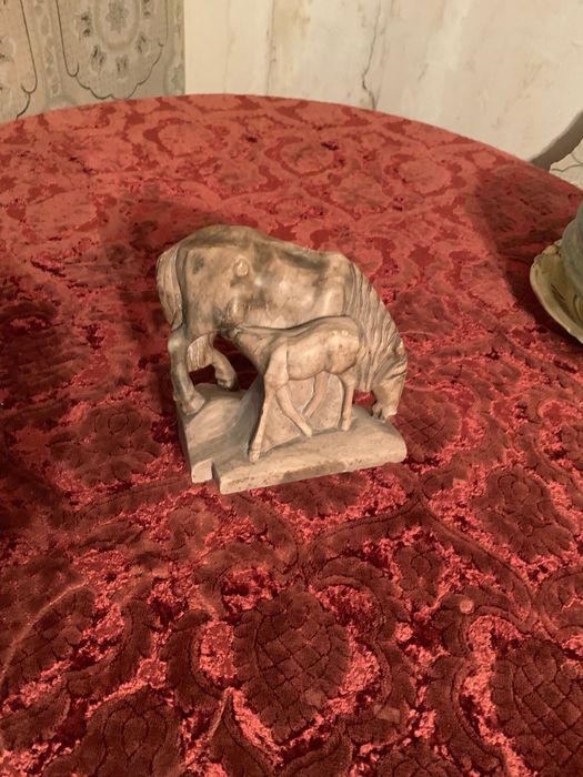 Авторская статуэтка  из камня «Лошадь с жеребенком», винтаж