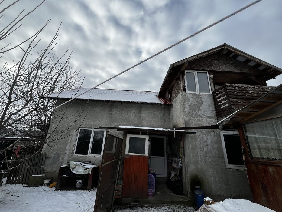 Vand casa cu teren. Pret:90.000€