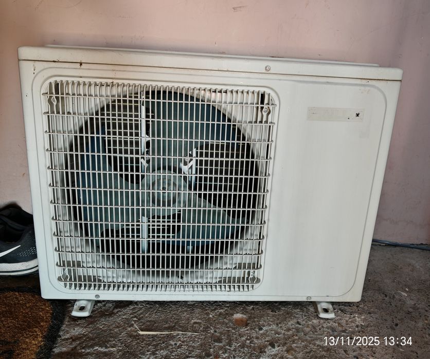 Продавам инверторен климатик Finlux 12LK46GFH за Части!