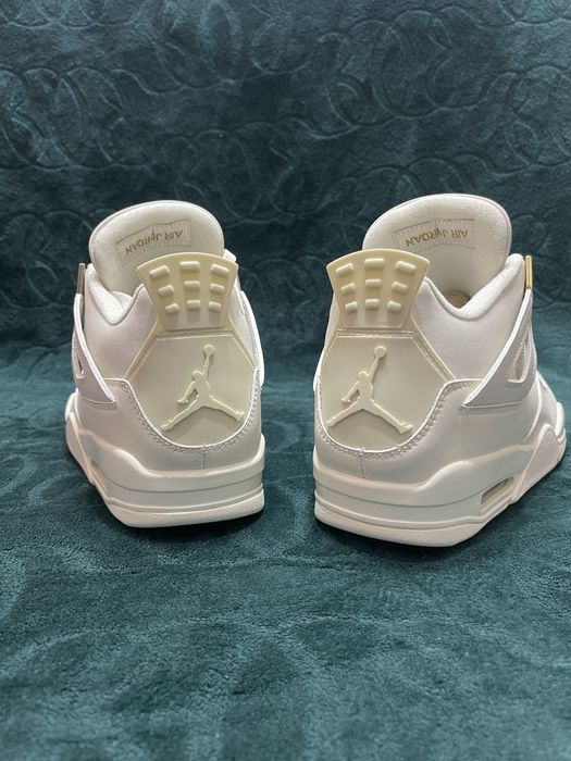 Jordan 4 metalic gold