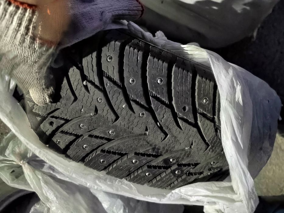 Продам комплект зимних шин