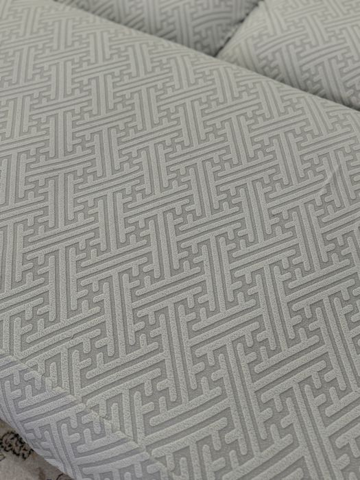 Продам диван с чехлом