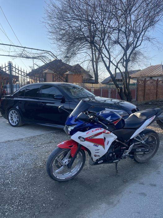 Vand sau schimb Honda cbr 250