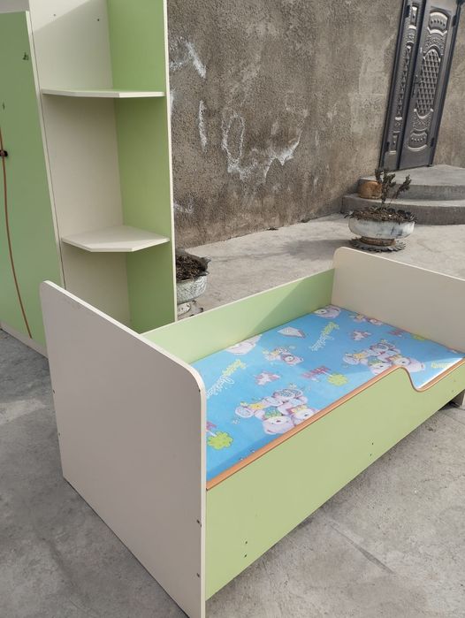 Детский мебель 2 кравати и шифоньер