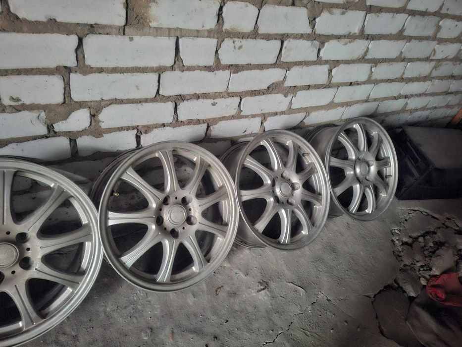 Диски литые и резина  на автомобиль
