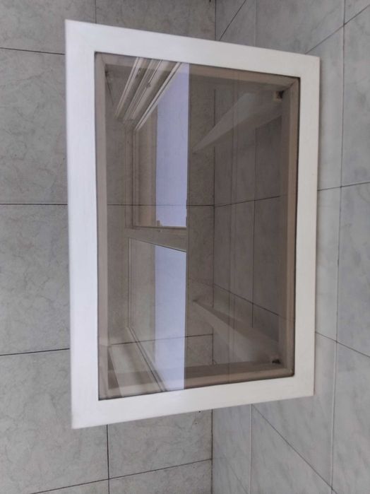 Декоративна винтидж дървена масичка за кафе