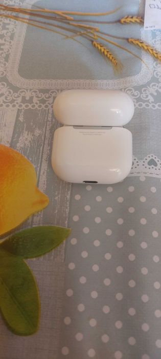 Оригинални слушалки Airpods 4 в розово калъфче с карабинер