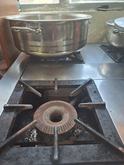 Продам газовую плиту