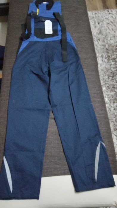 Costum de salopetă cu pieptar