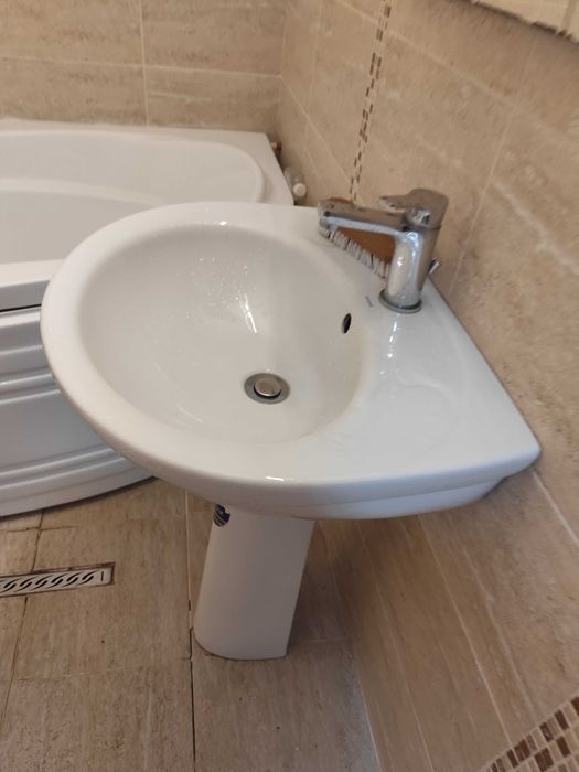 Apartament de închiriat, 2 camere + living cu bucătărie