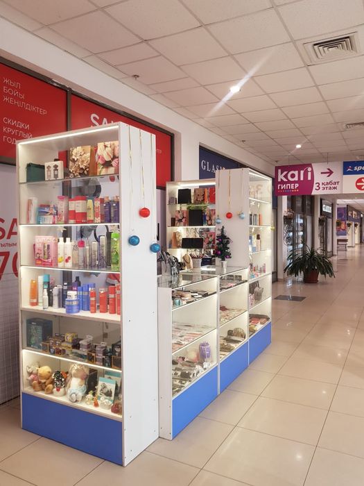 Витрина. Торговые полки.