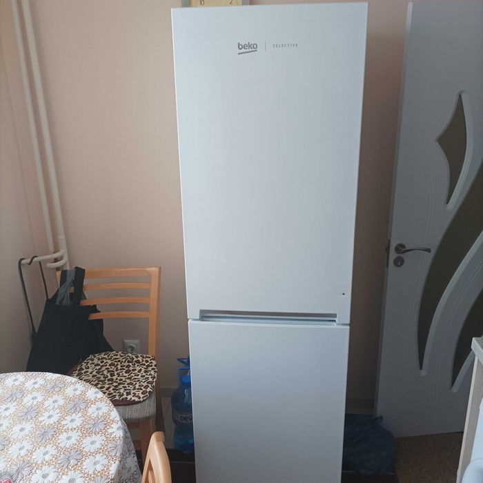 Хладилник с фризер Beko работещ в много добро състояние
