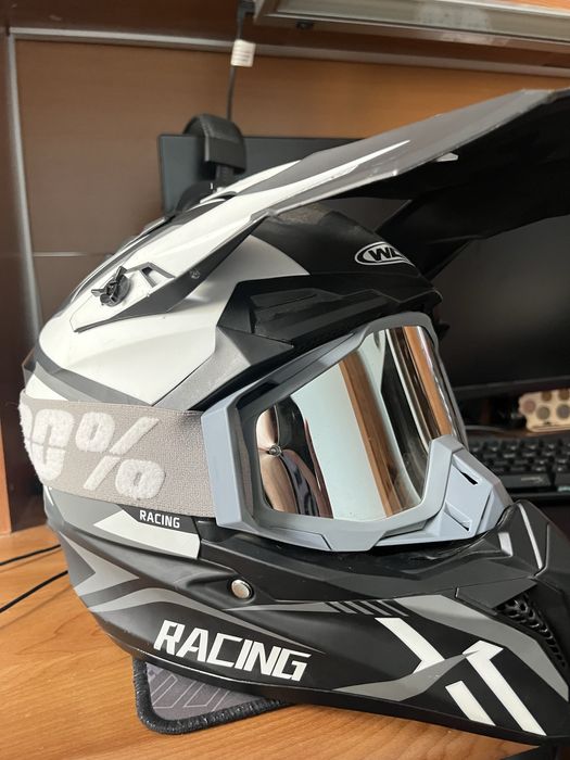 Каска мотокрос черно бяло