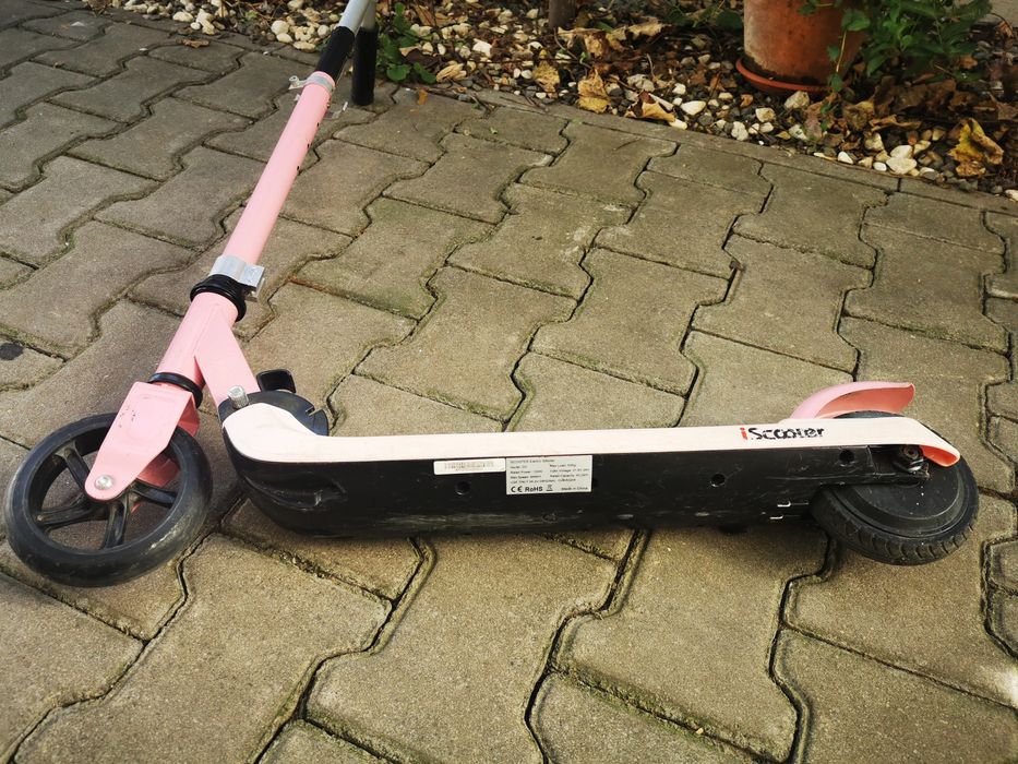 Trotineta electrica pentru fetite 5 - 8 ani