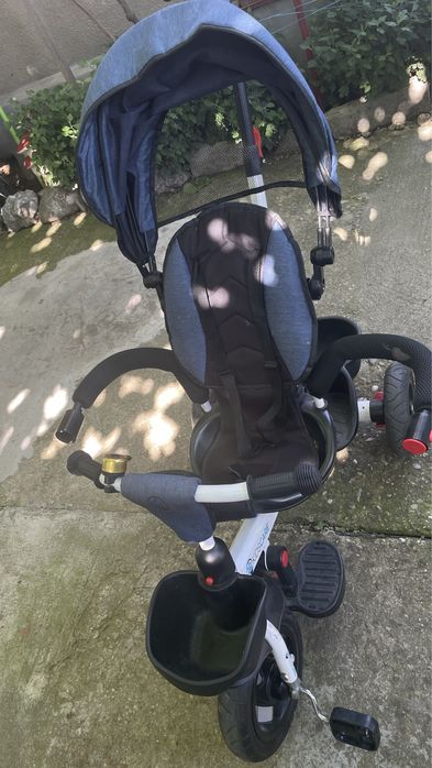 Cărucior tip tricicleta