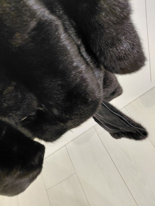 В продаже шуба норковая