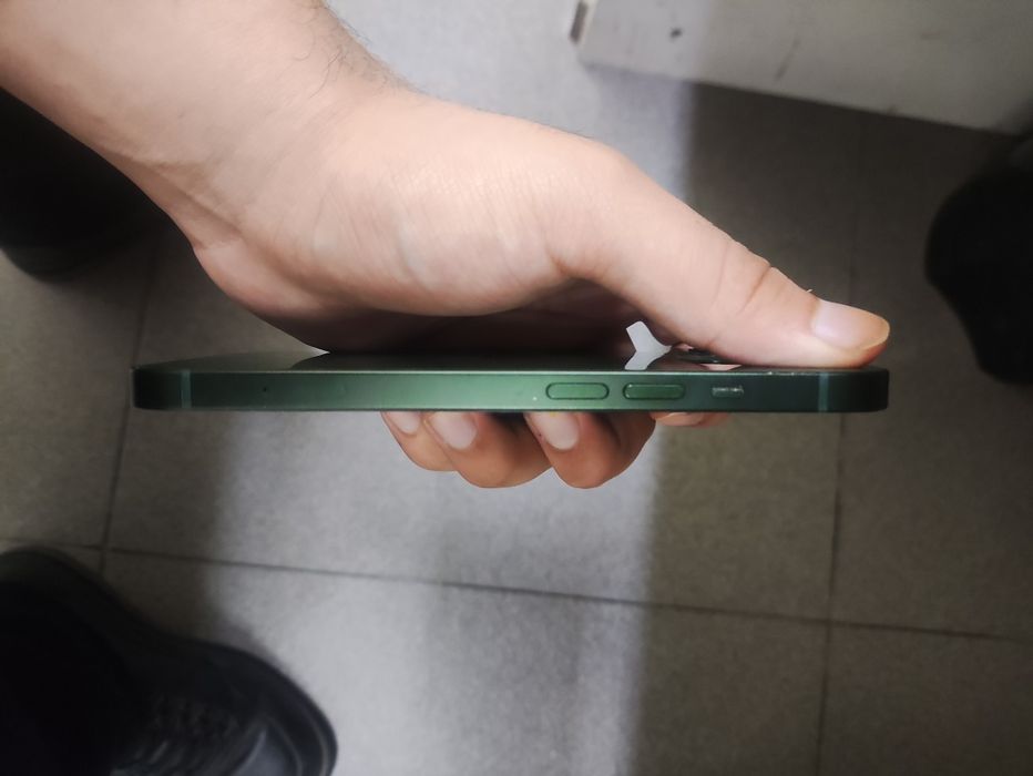 Apple iPhone 13 зеленый