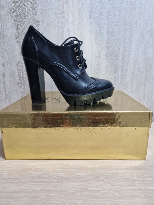 Продам женские туфли.