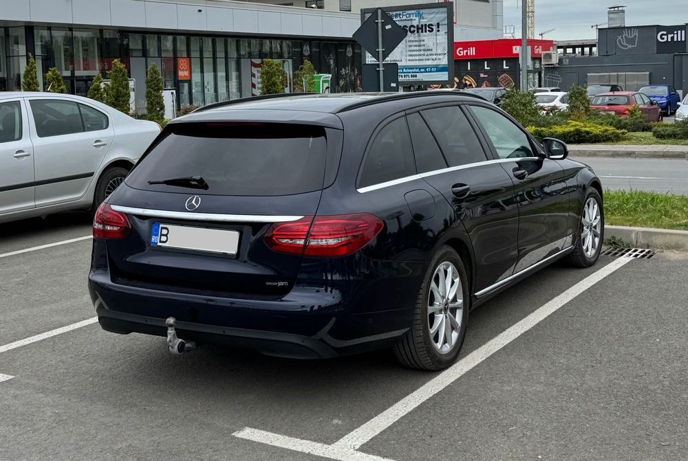 Mercedes-Benz C-Class 2019 schimb cu imobiliare ofer diferenta