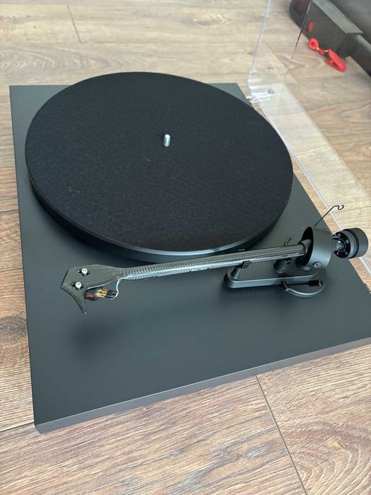 Грамофон Pro-Ject Debut Carbon EVO