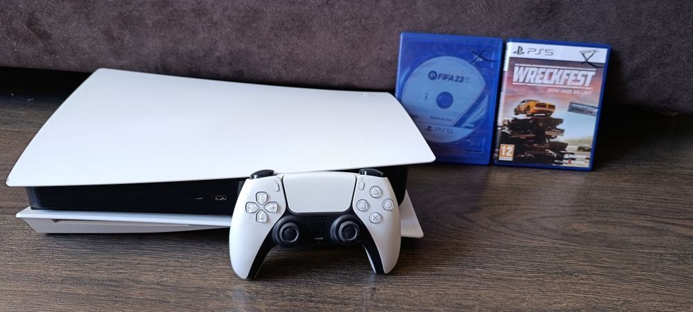Vând PlayStation 5
