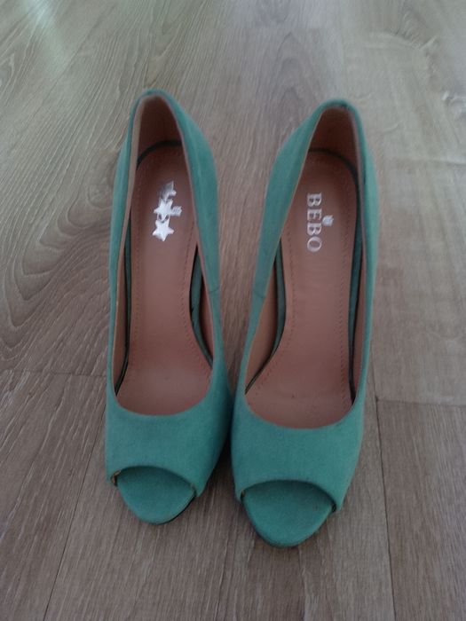 Vând pantofi mărimea 39 -40