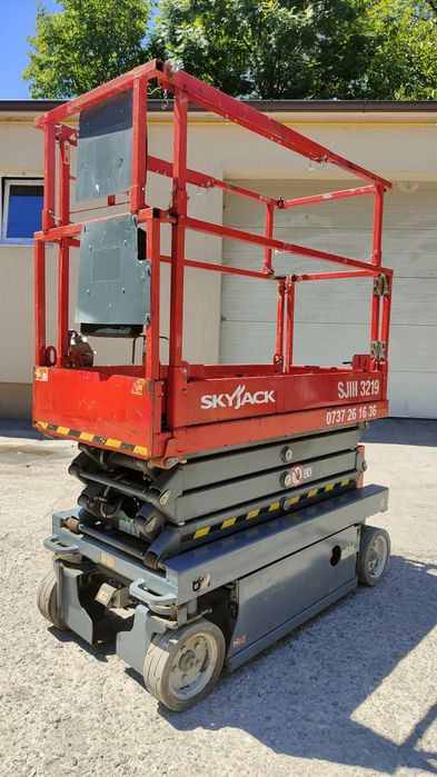 Închiriez nacele electrice diferite înălțimi de lucru8,10,12,14m