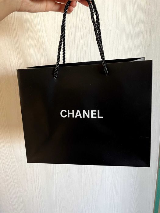 чантичка хартиена подаръчна черна шанел чанта chanel опаковъчна