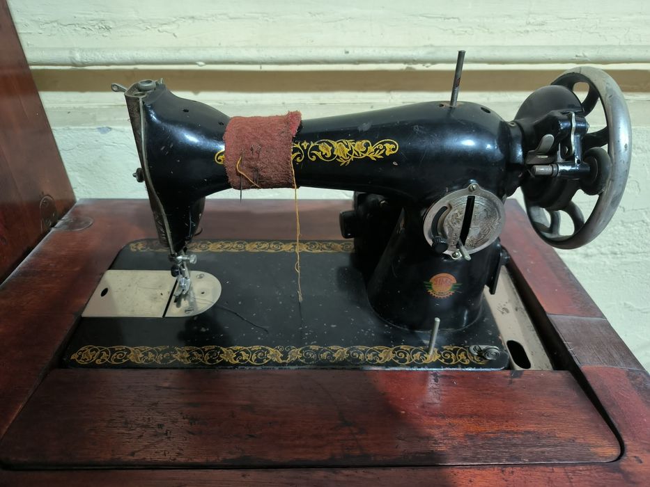 Tikuv mashinasi sotiladi