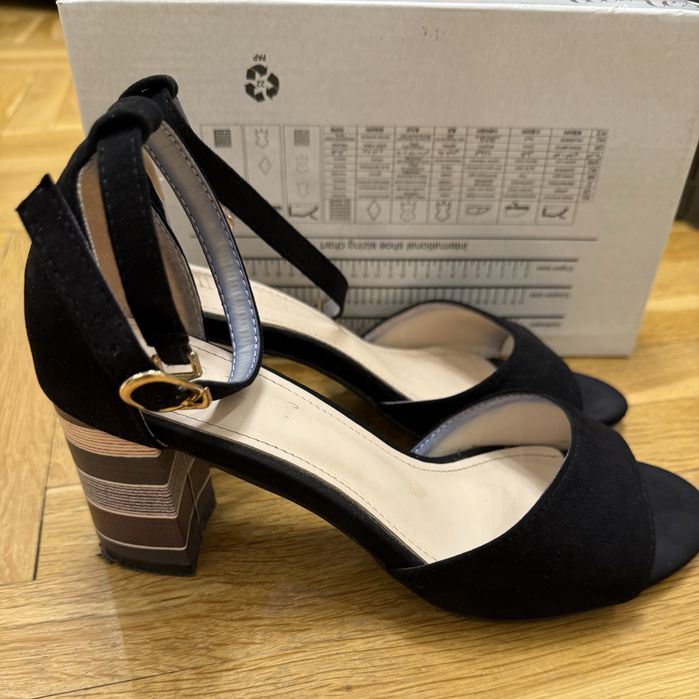 Дамски сандали на висок ток