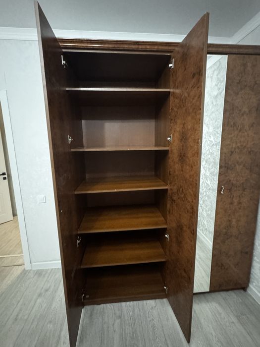 Продам шкаф, комод, тумбочки