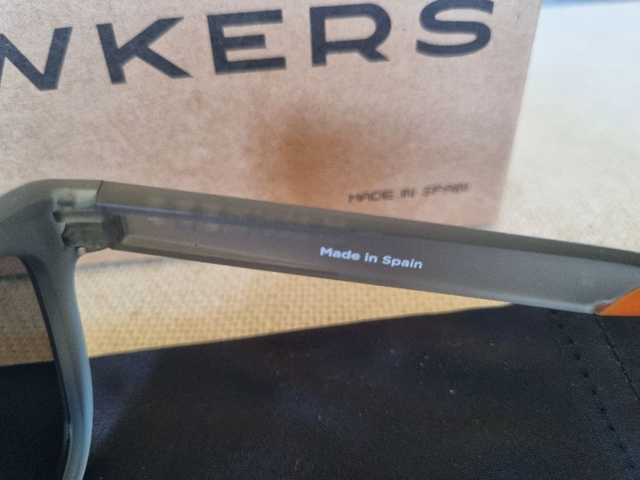 Ochelari de soare Hawkers. Noi.