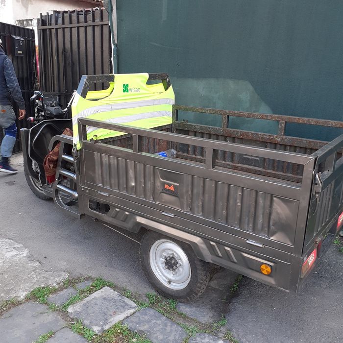 Vând triciclu electric  evotools  utlizat în garantie