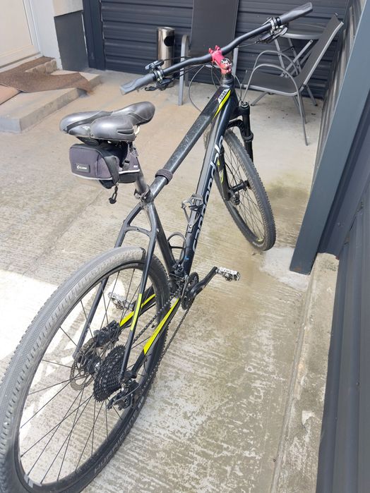 Vând bicicletă Cannondale trail
