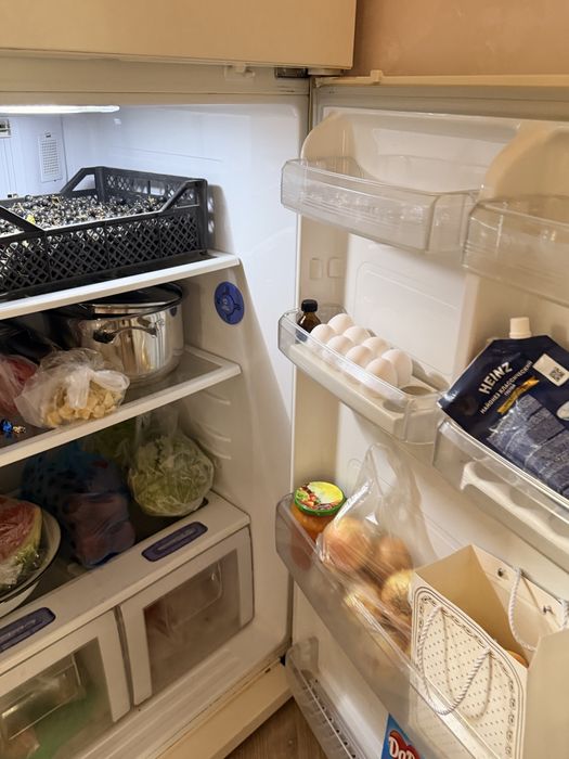 Холодильник большой срочно продам