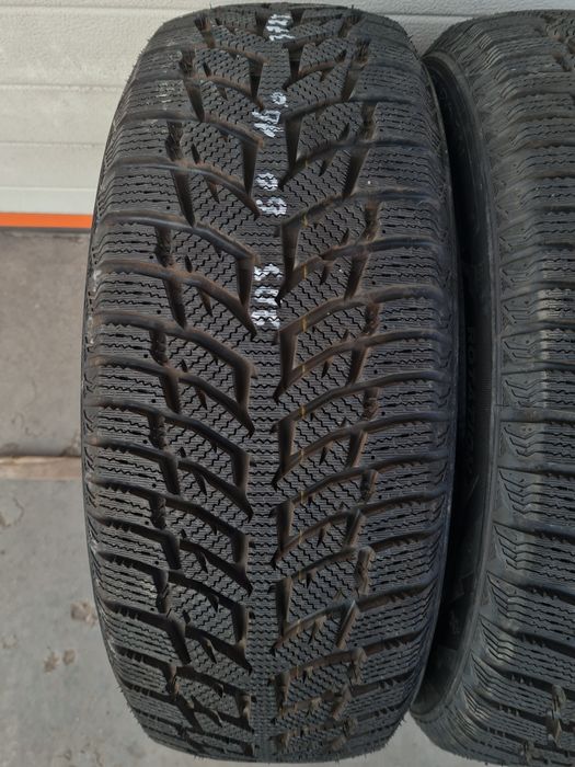 Зимни гуми 2 броя SYRON Everest2 205 60 R16 дот 3723